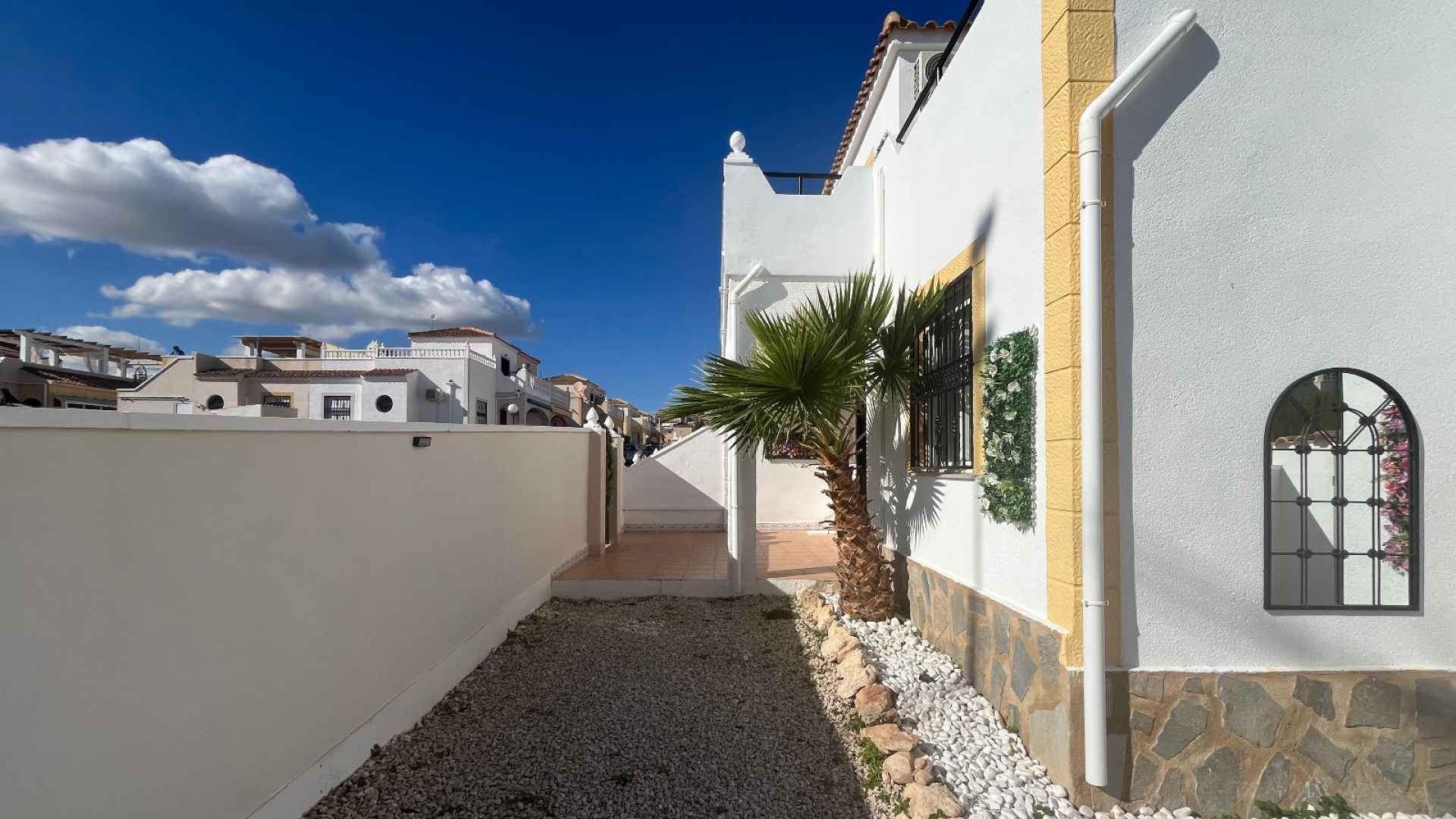 o_1jacdaslpjfrekucuj1hr5oho4r