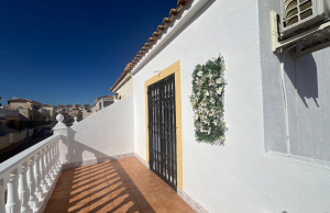 o_1jacdaslp140g1lp4fad1b6dt4r4e