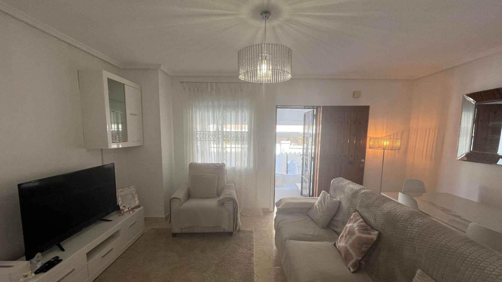 o_1jaccsur5nmk18dl1dbj1ro8or3b