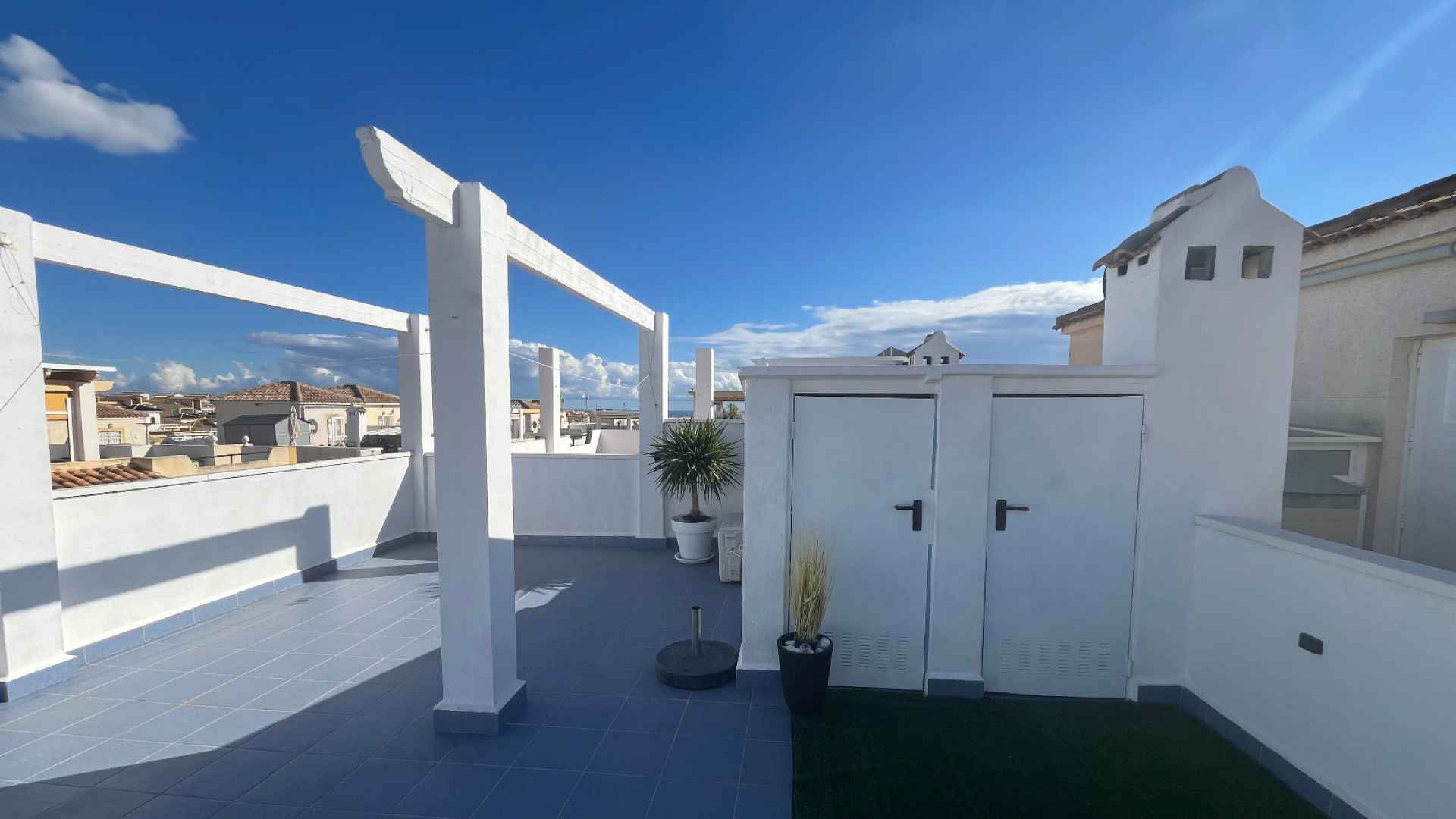 o_1jaccsur6fr7ri1hif11g012su4d