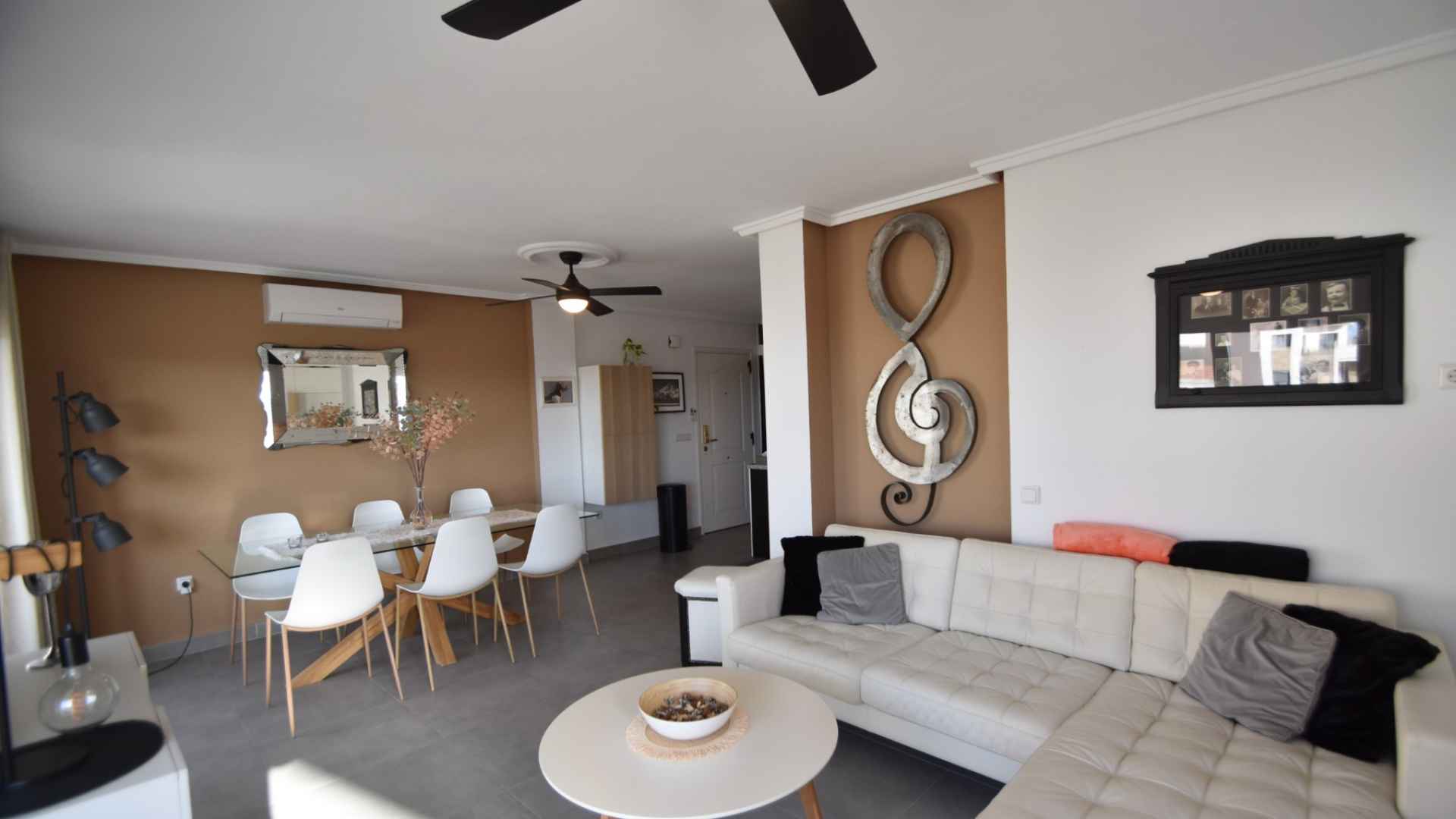 o_1j9uqq1ao1dvh8ag1b1c1b8u9vb5d