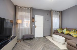 49255_beautiful_two_bedroom_townhouse_with_pool_views_091225103040_photo_2025_12_02_11_40_44