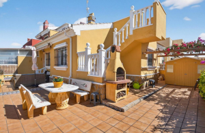 200-4643, Three Bedroom Corner Bungalow In Torrevieja.