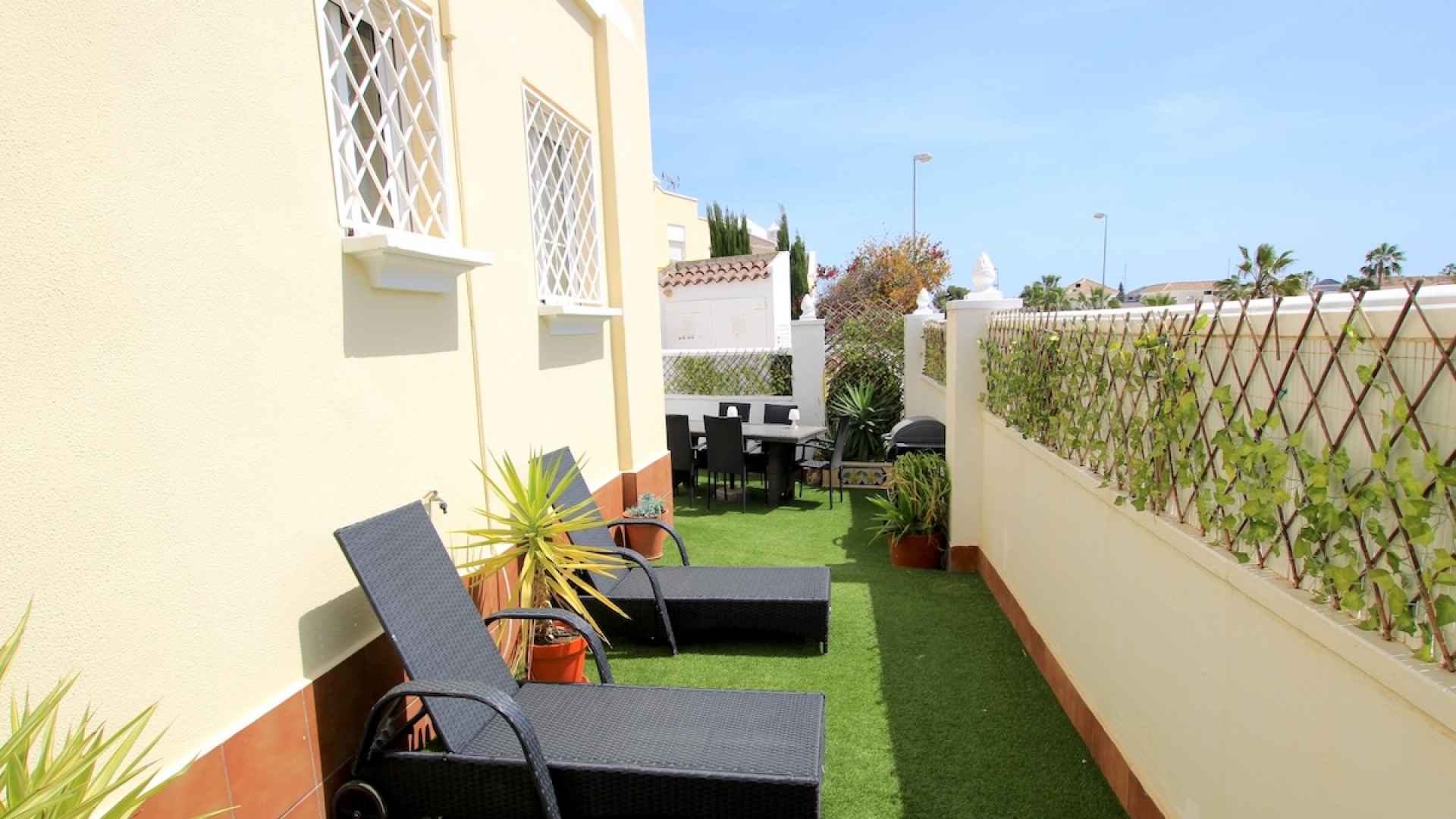 49508_stylish_3_bedroom_end_townhouse_in_a_sought_after_location_270426123921_img_5453