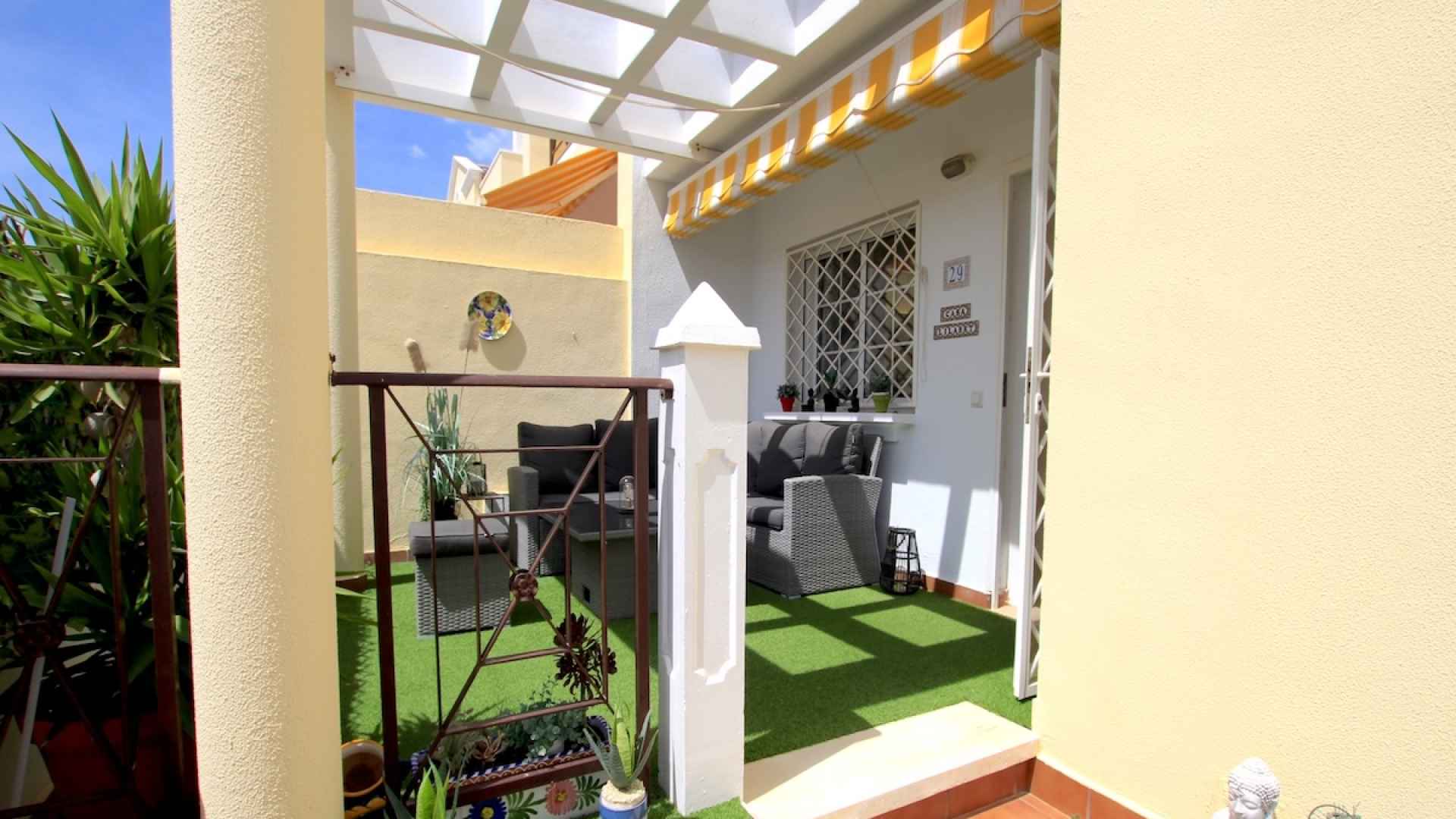 49508_stylish_3_bedroom_end_townhouse_in_a_sought_after_location_270426123921_img_5460