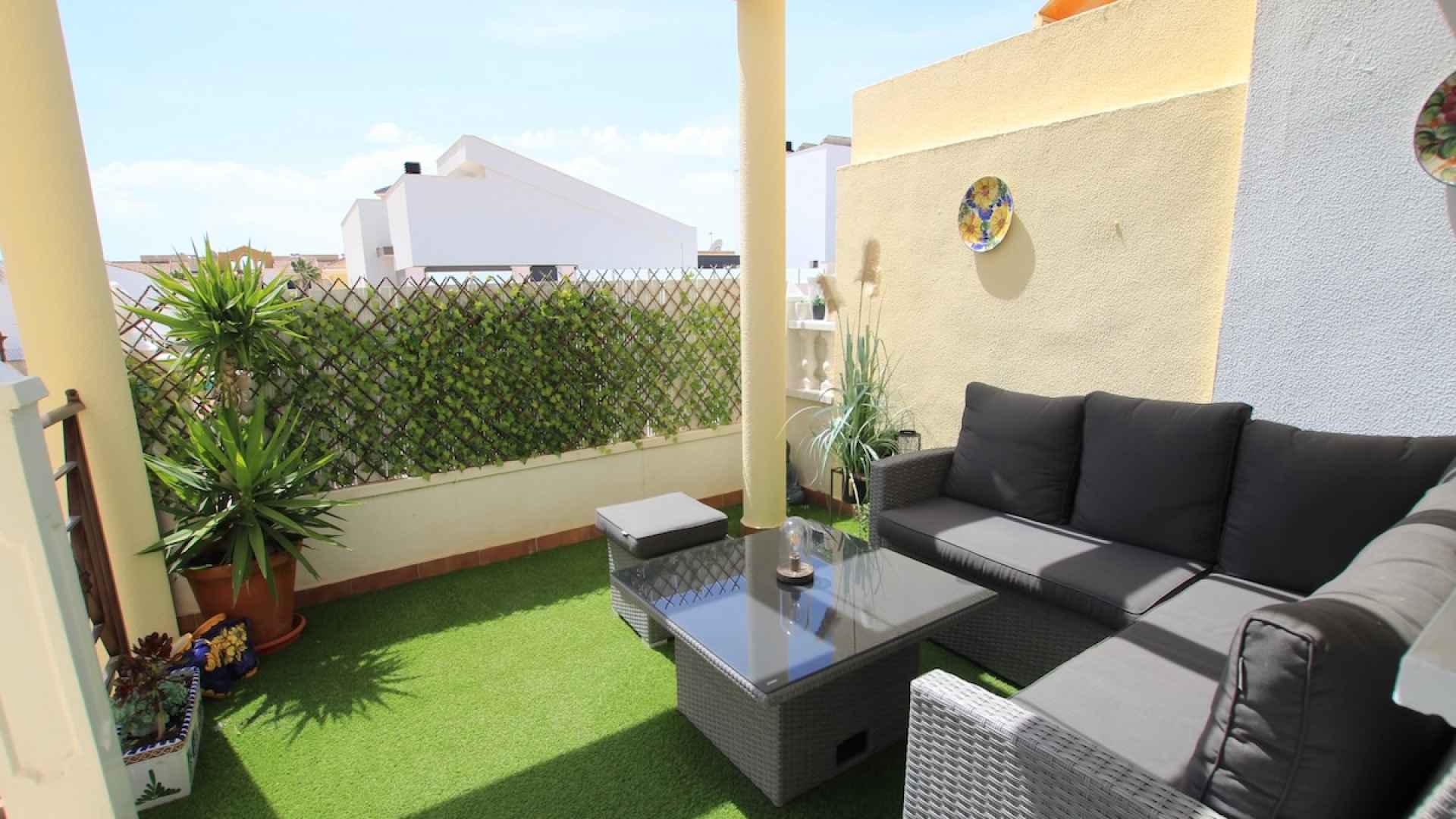 49508_stylish_3_bedroom_end_townhouse_in_a_sought_after_location_270426123921_img_5470