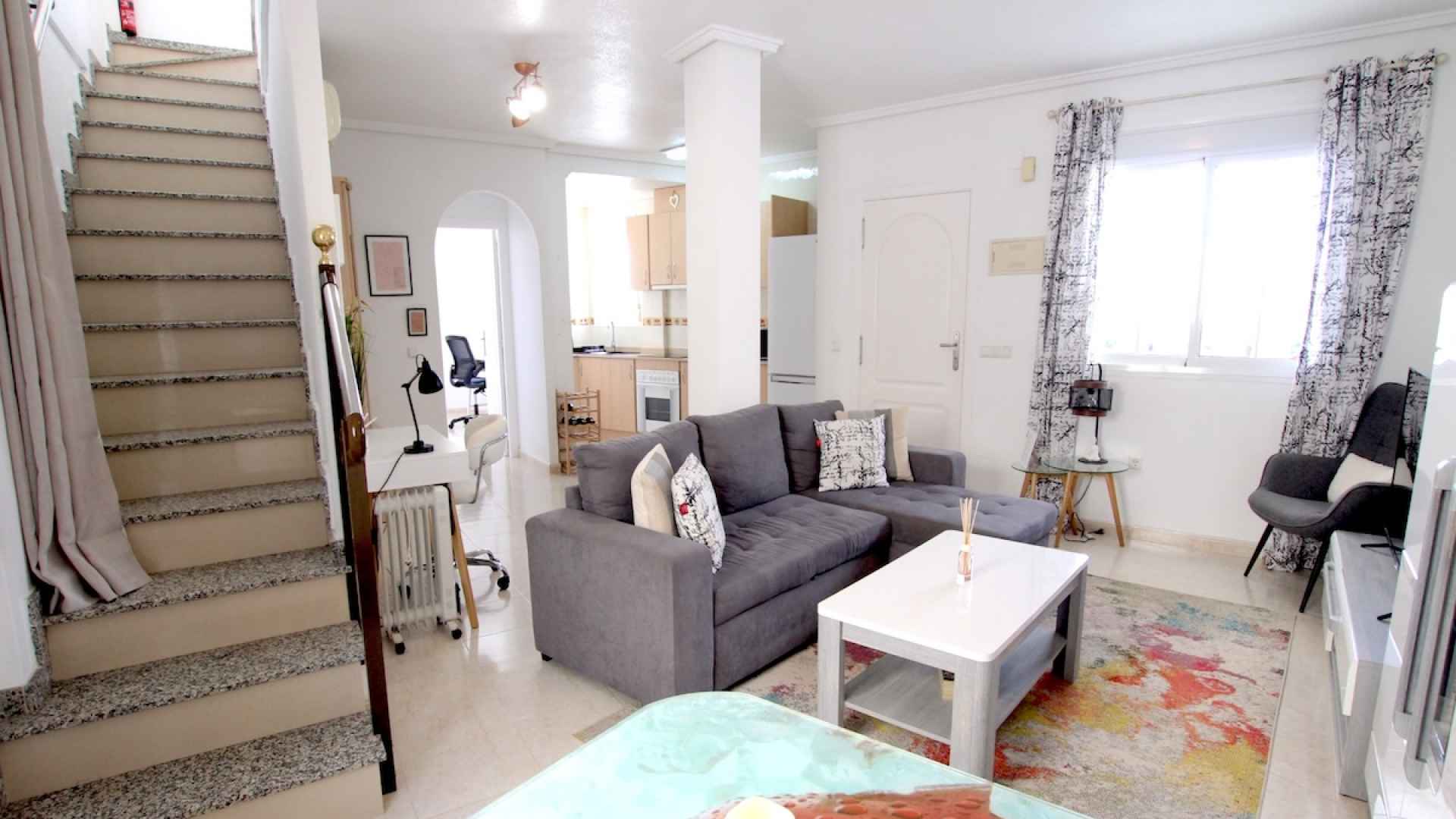 49508_stylish_3_bedroom_end_townhouse_in_a_sought_after_location_270426123921_img_5477