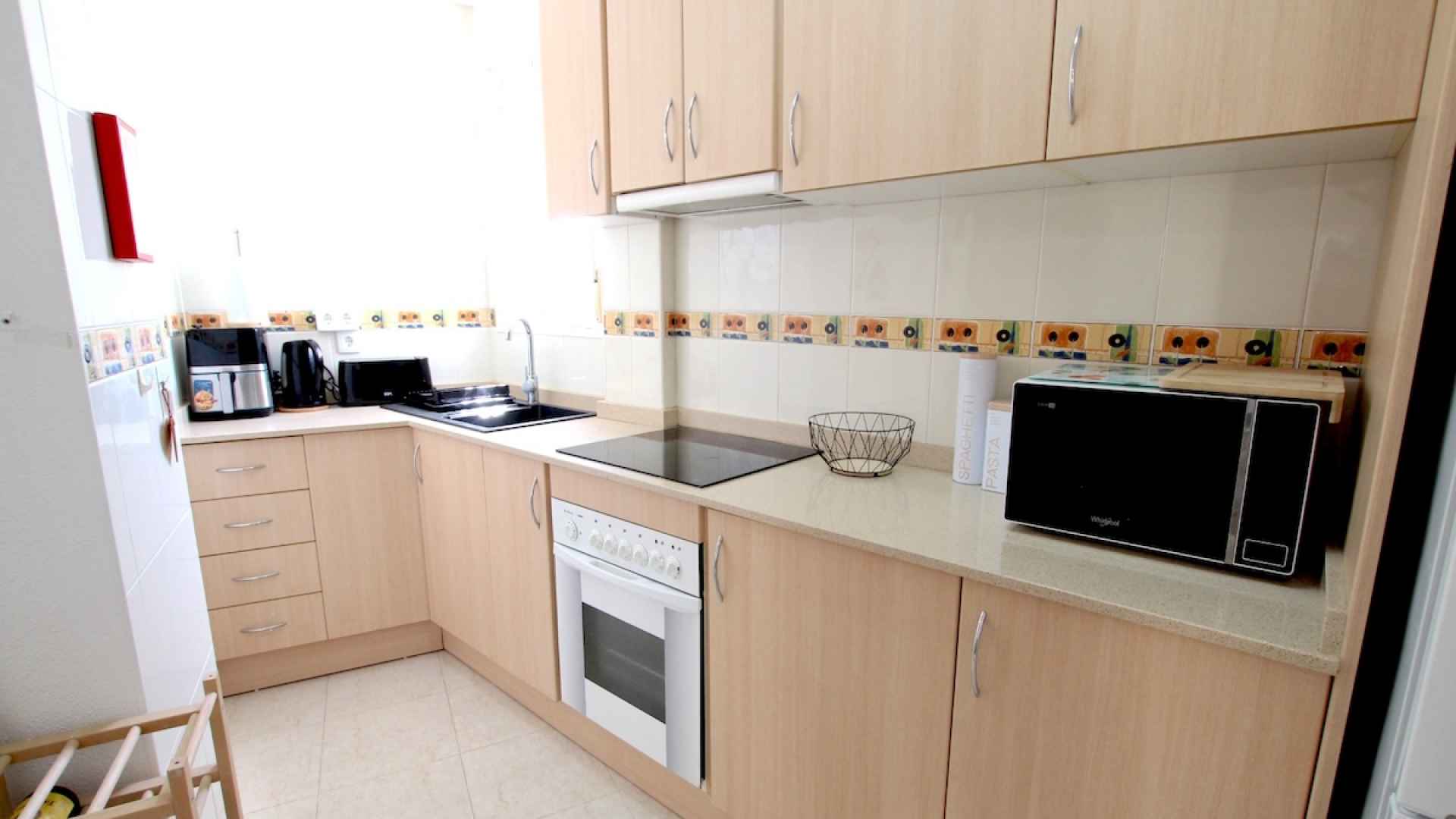 49508_stylish_3_bedroom_end_townhouse_in_a_sought_after_location_270426123921_img_5482