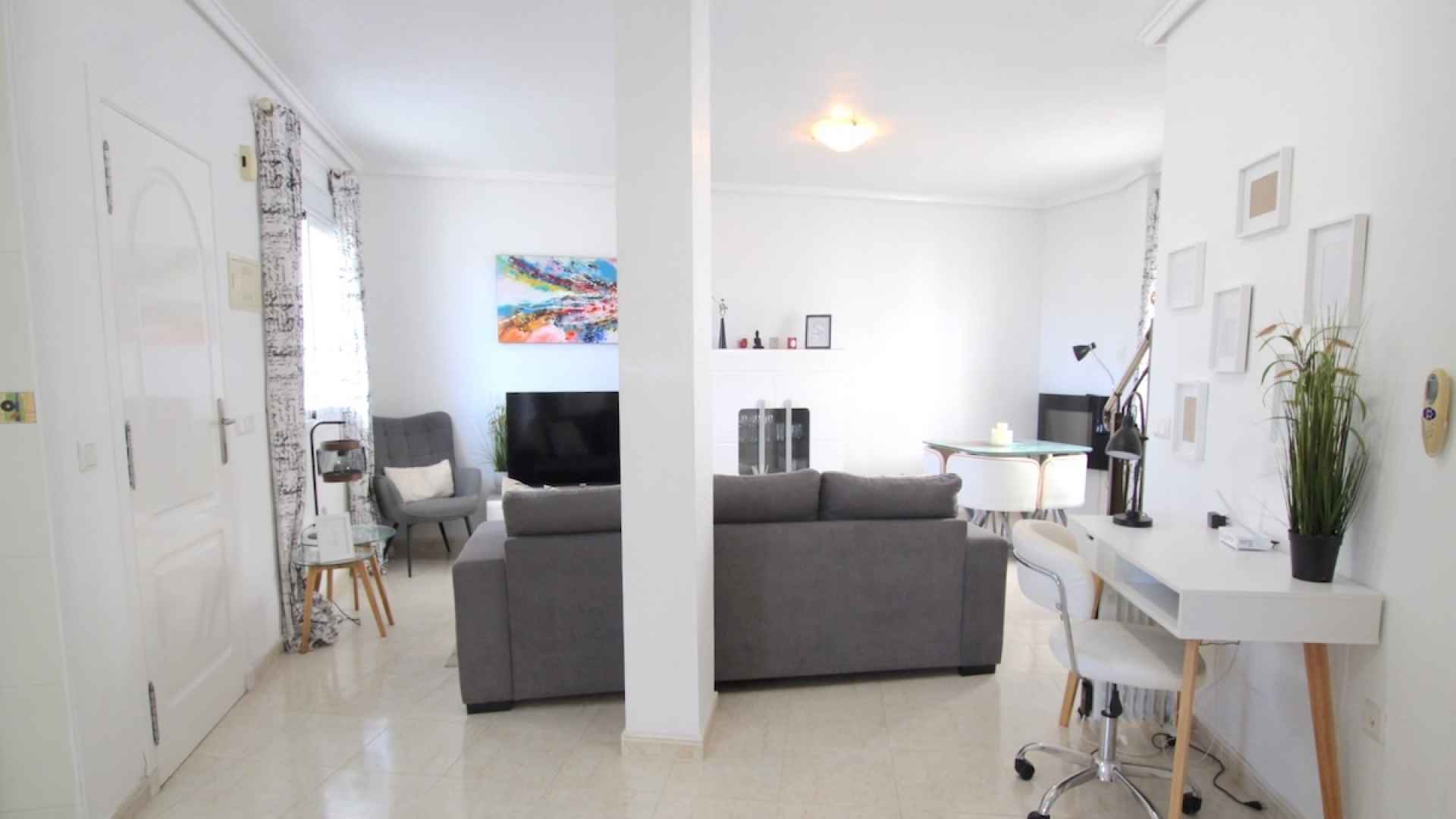 49508_stylish_3_bedroom_end_townhouse_in_a_sought_after_location_270426123921_img_5486