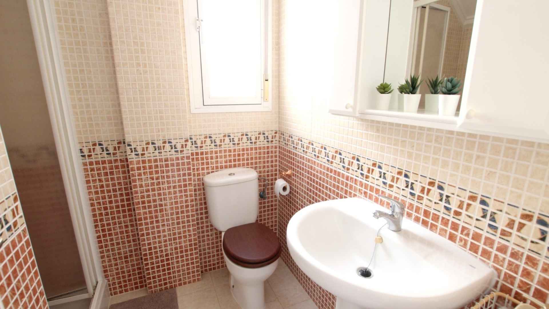 49508_stylish_3_bedroom_end_townhouse_in_a_sought_after_location_270426123921_img_5489