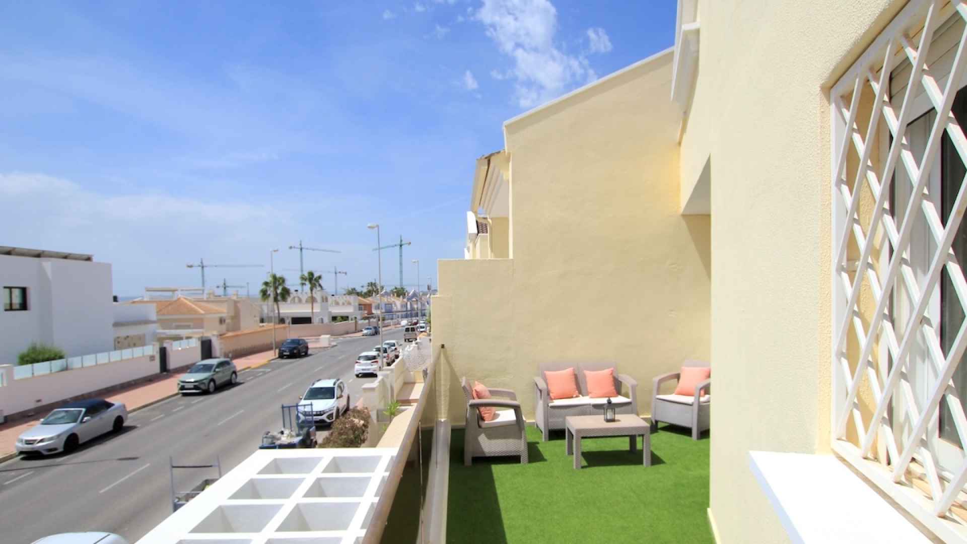 49508_stylish_3_bedroom_end_townhouse_in_a_sought_after_location_270426123921_img_5528