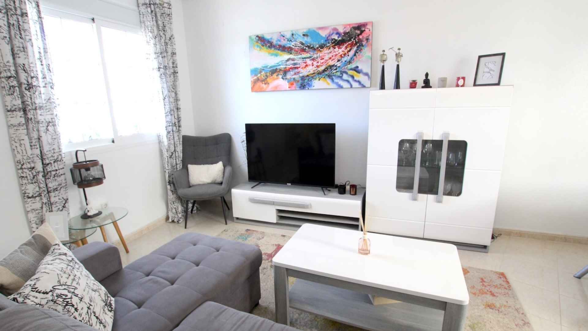49508_stylish_3_bedroom_end_townhouse_in_a_sought_after_location_270426123922_img_5475