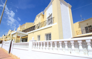 49508_stylish_3_bedroom_end_townhouse_in_a_sought_after_location_270426123921_img_5539