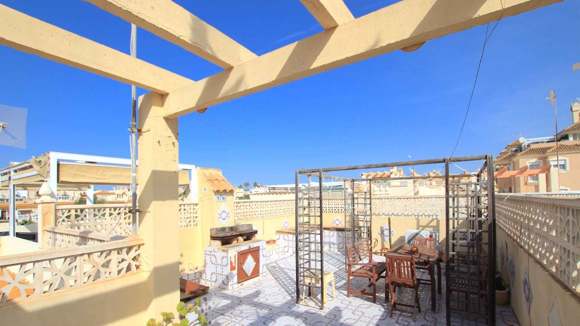 49500_sun_drenched_top_floor_la_florida_apartment_with_sea_views_220426153528_img_5420