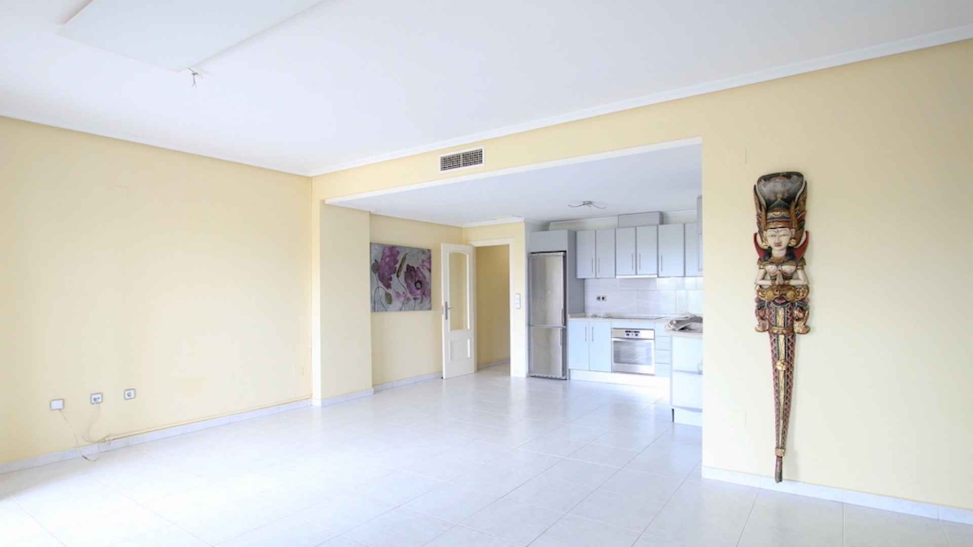 48172_exceptionally_spacious_3_bed_apartment_with_stunning_views_070823130833_img_7783