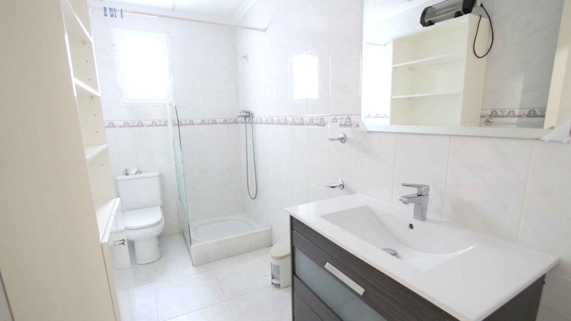 48172_exceptionally_spacious_3_bed_apartment_with_stunning_views_070823130834_img_7794