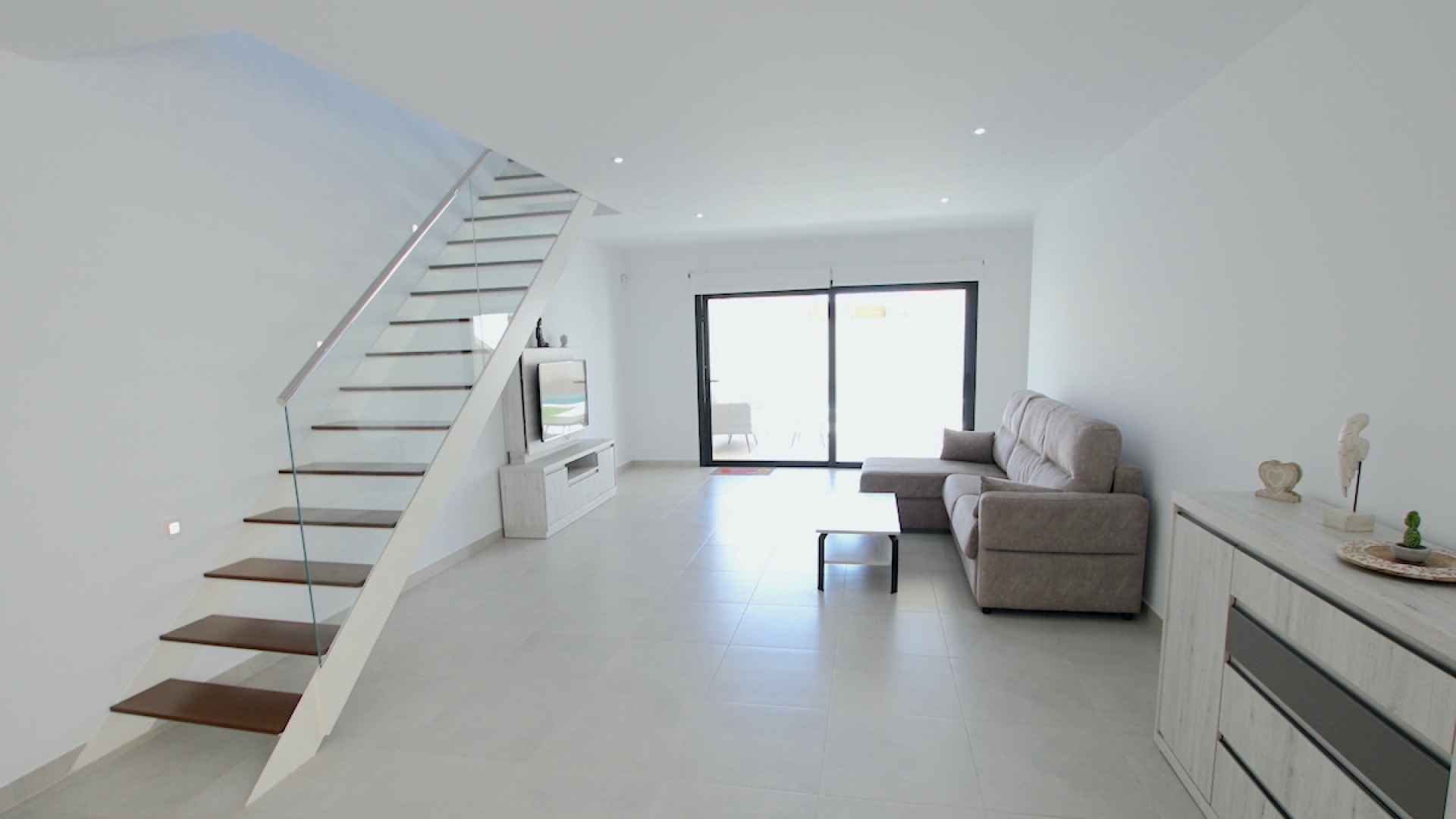 48518_stylish_and_contemporary_294sqm_villa_with_great_outdoor_space_090824073627_img_2001