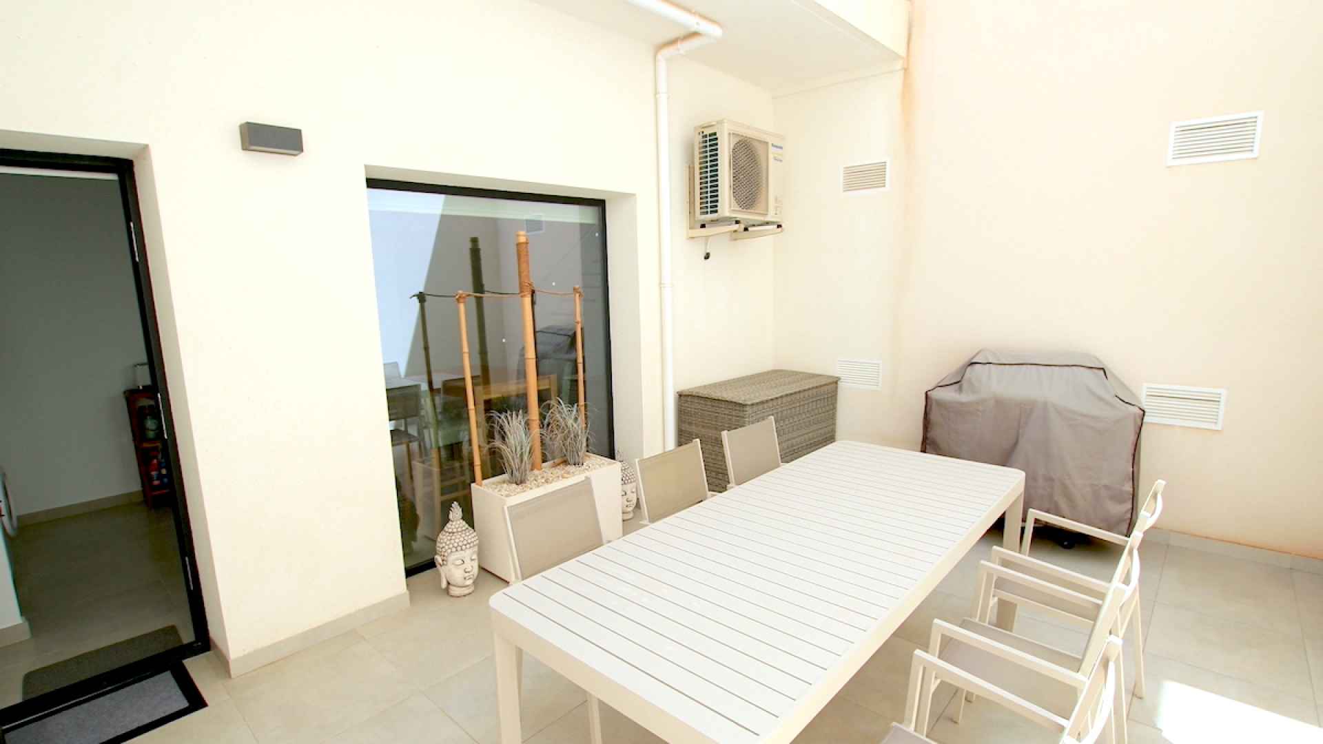 48518_stylish_and_contemporary_294sqm_villa_with_great_outdoor_space_090824073633_img_1982