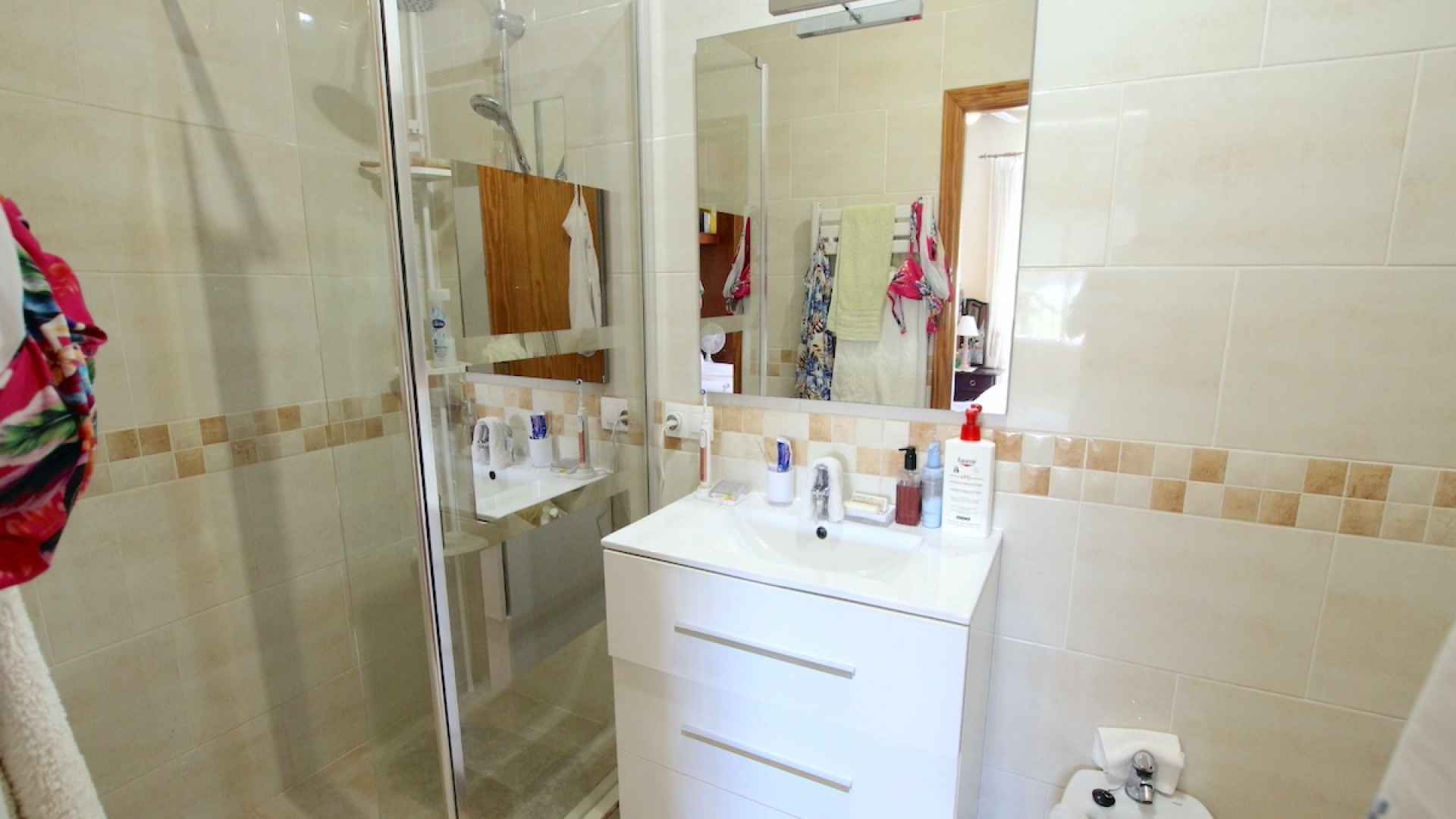 48508_fabulous_3_bedroom_farmhouse_with_many_extras_240724125119_img_1213