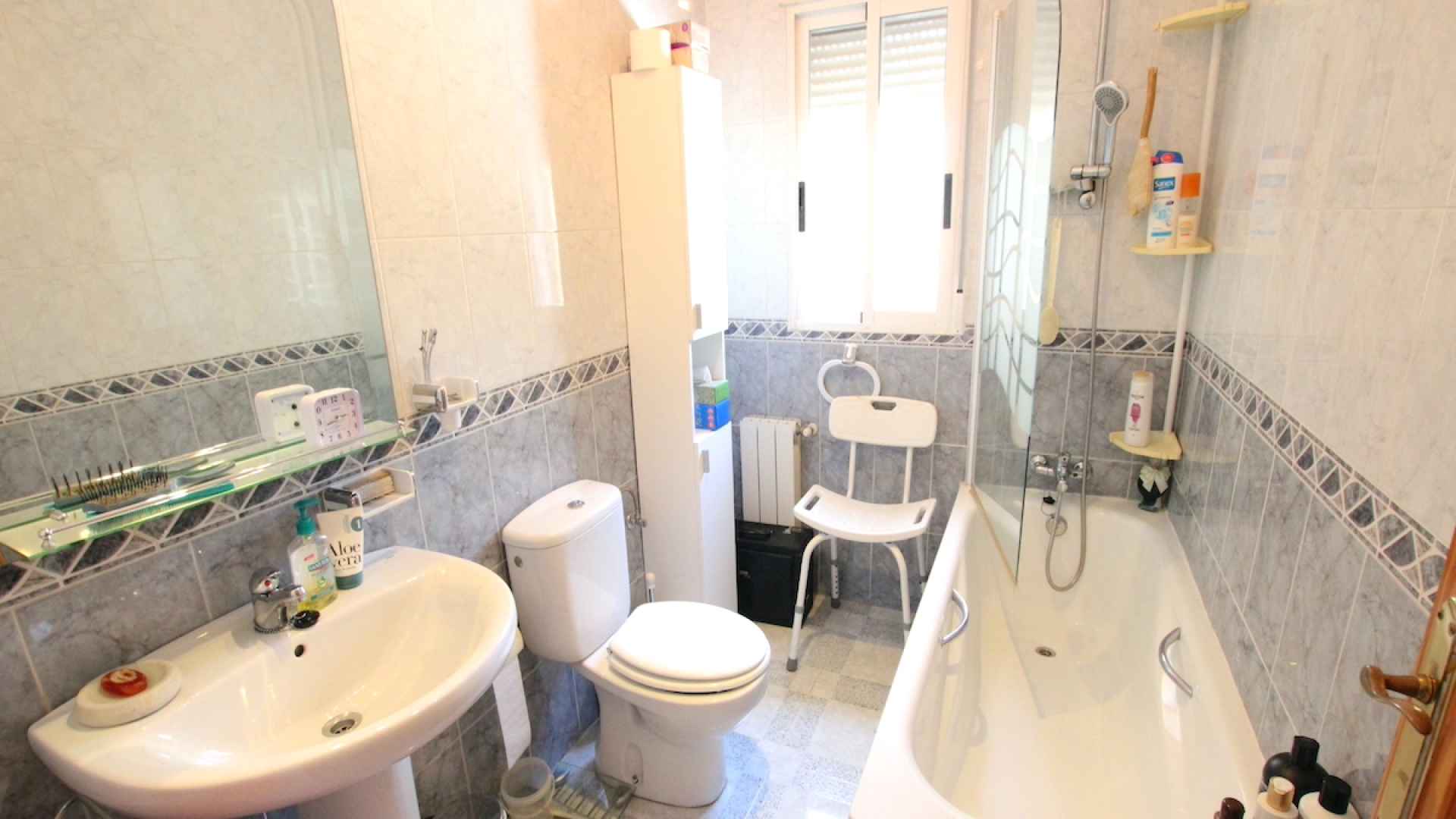 48508_fabulous_3_bedroom_farmhouse_with_many_extras_240724125121_img_1224