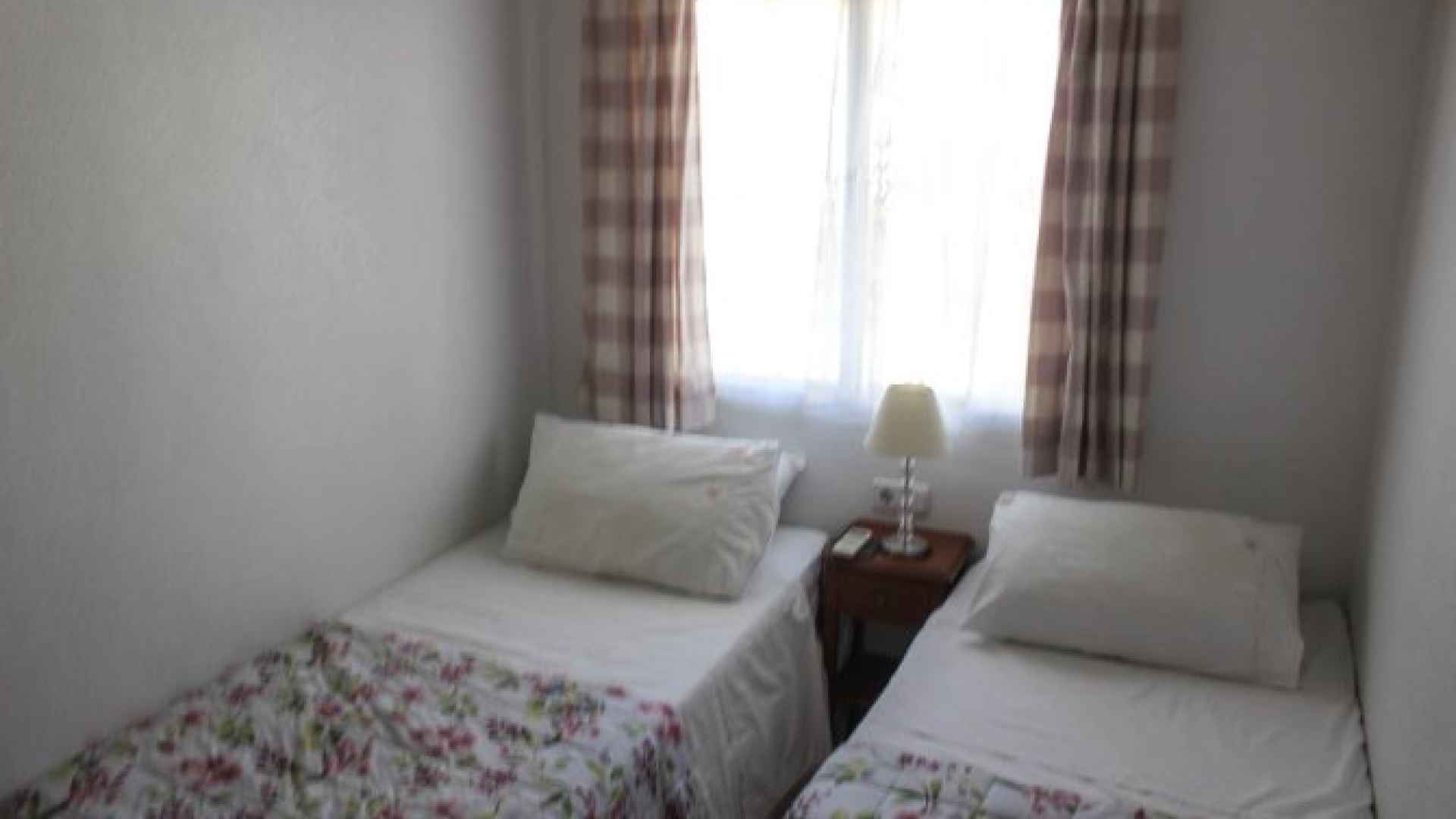 medium_16225_lovely_three_bedroom_townhouse_with_private_garage_and_large_communal_pool_160924111119_sr1346_(48)