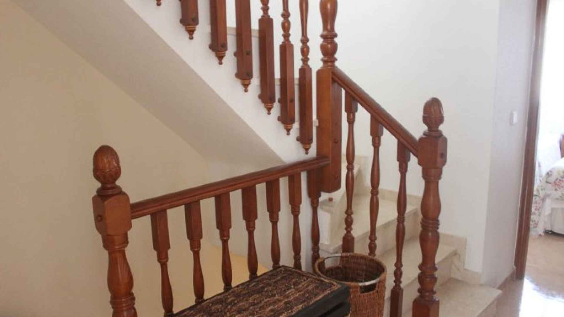 medium_16225_lovely_three_bedroom_townhouse_with_private_garage_and_large_communal_pool_160924111120_sr1376_taggart_(2)