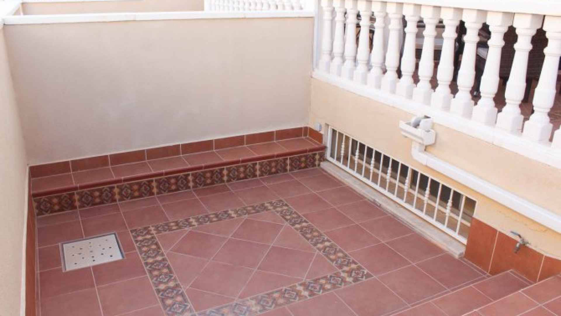 medium_16225_lovely_three_bedroom_townhouse_with_private_garage_and_large_communal_pool_160924111121_sr1346_(16)