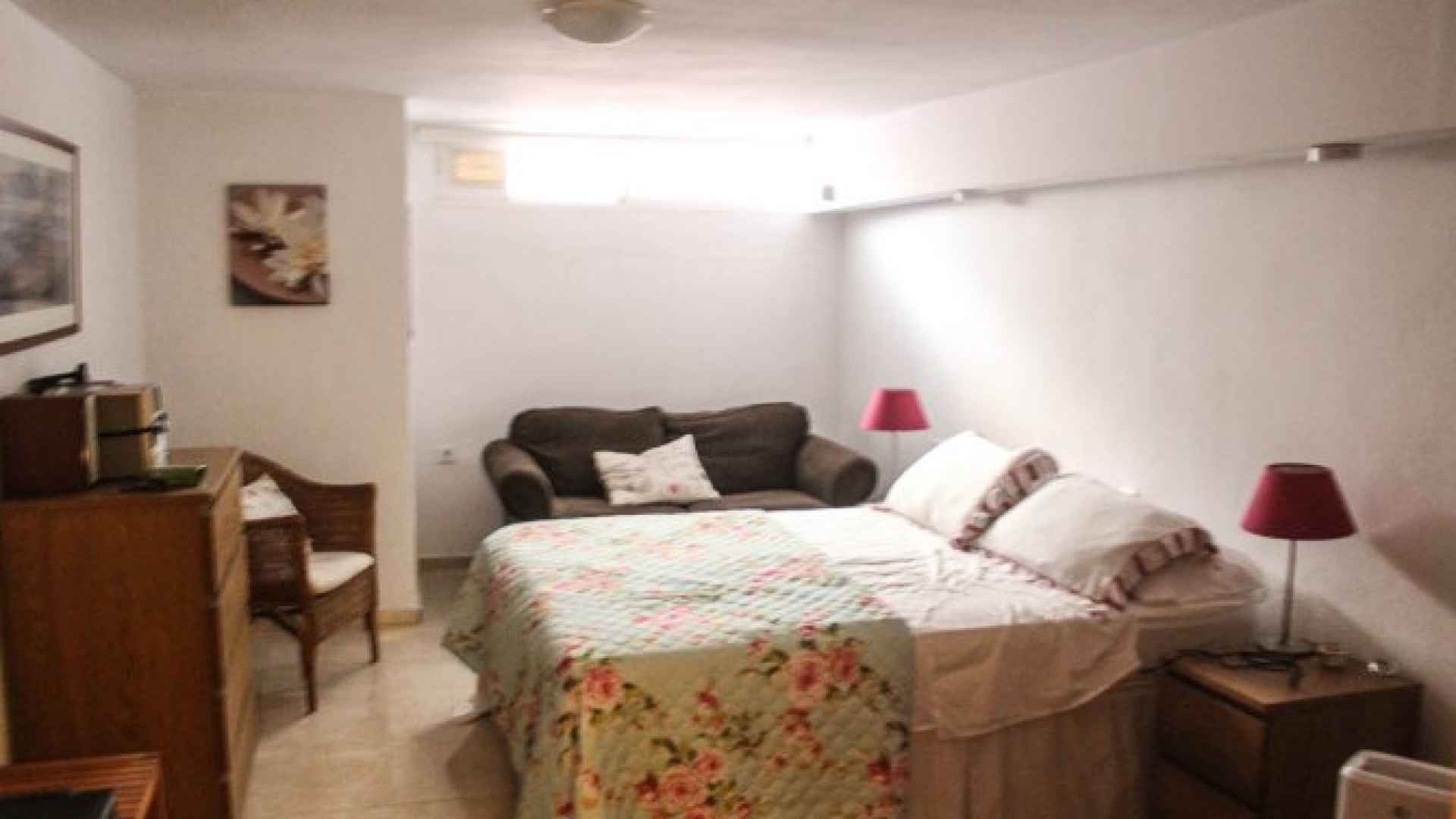 medium_16225_lovely_three_bedroom_townhouse_with_private_garage_and_large_communal_pool_160924111121_sr1346_(21)