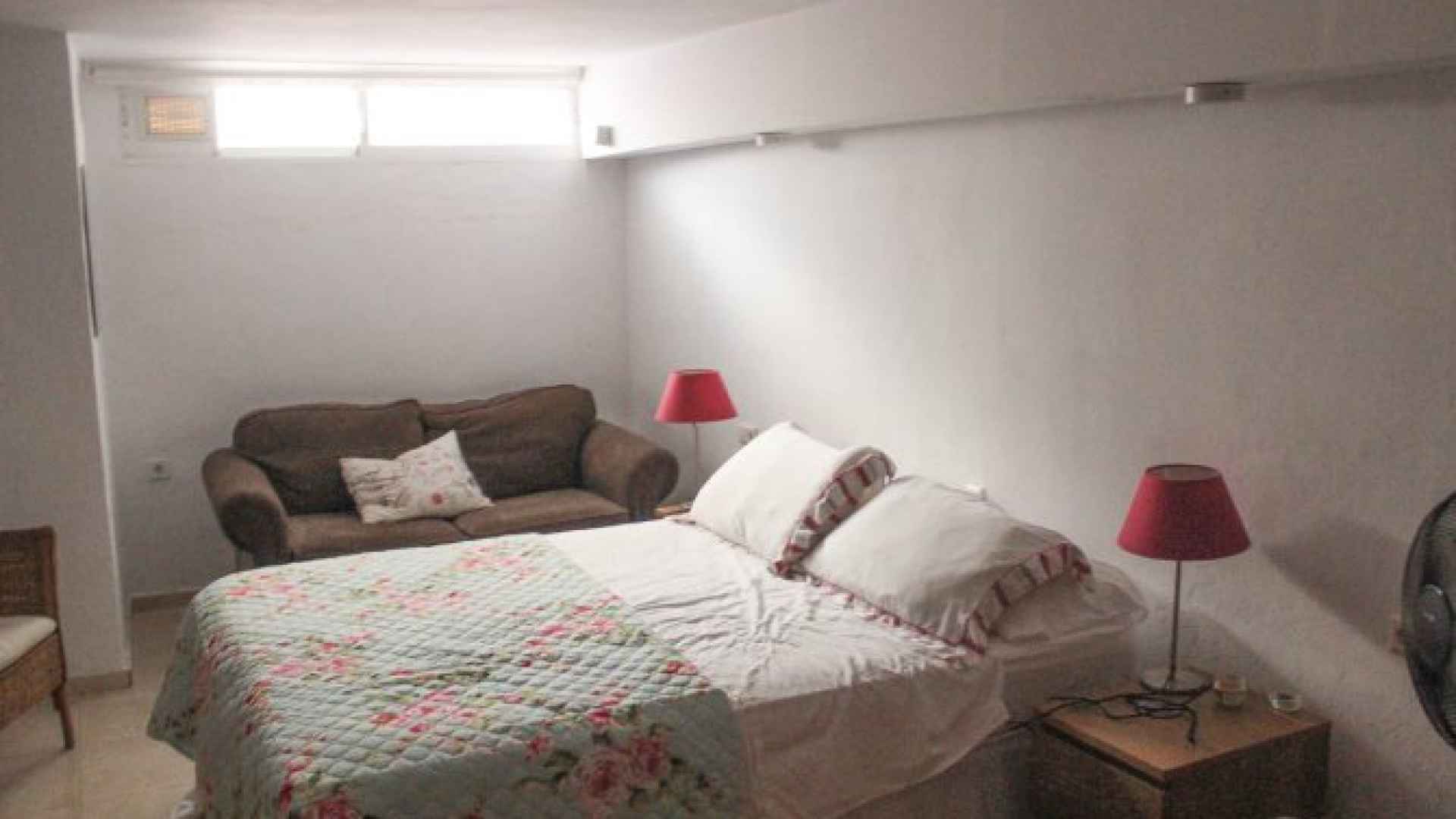 medium_16225_lovely_three_bedroom_townhouse_with_private_garage_and_large_communal_pool_160924111122_sr1346_(23)