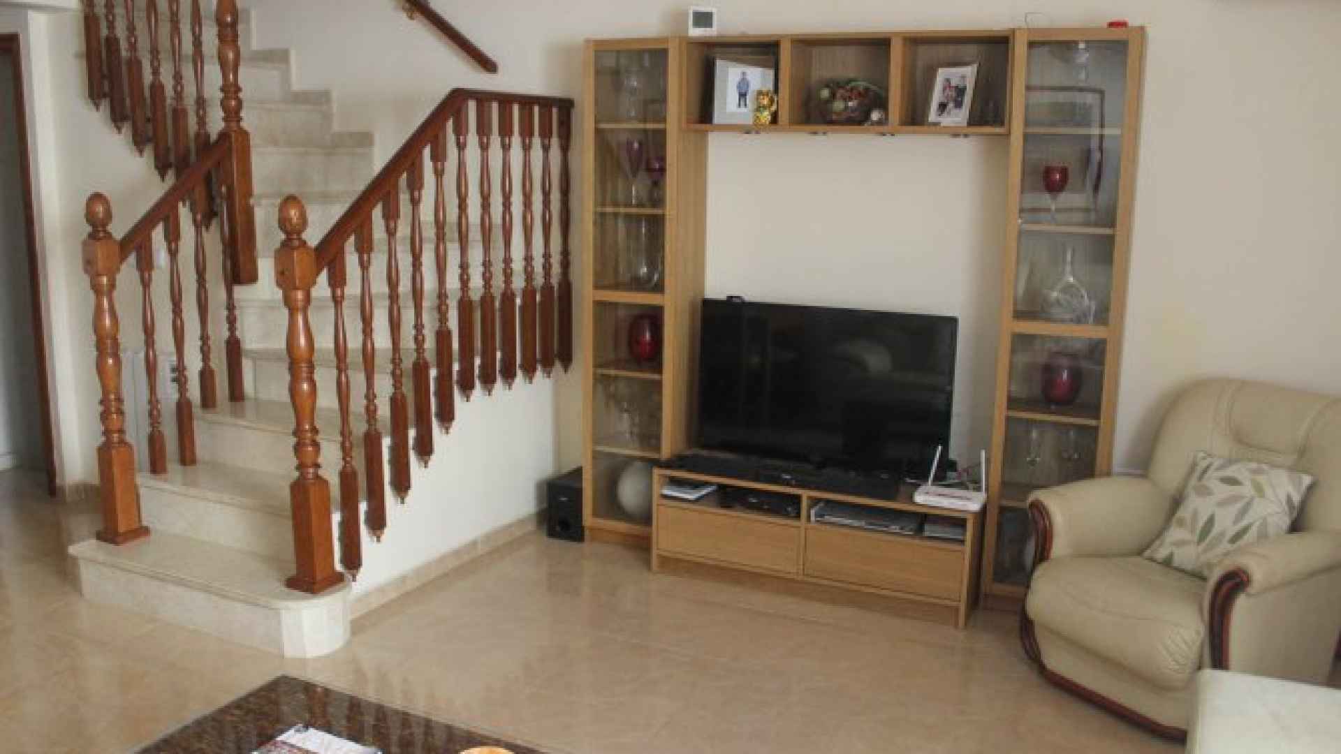 medium_16225_lovely_three_bedroom_townhouse_with_private_garage_and_large_communal_pool_160924111122_sr1346_(25)