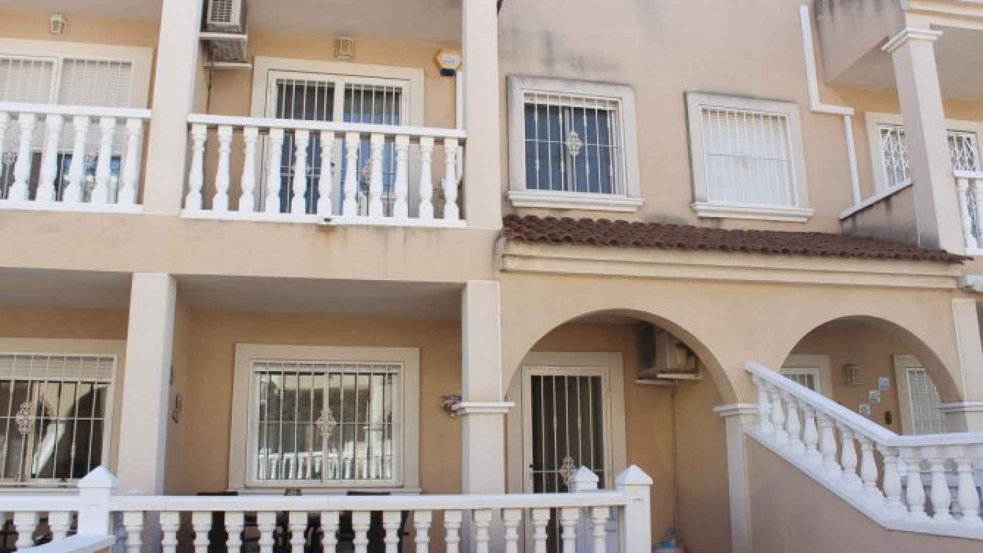 medium_16225_lovely_three_bedroom_townhouse_with_private_garage_and_large_communal_pool_160924111122_sr1346_(59)