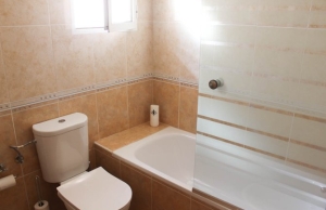 medium_16225_lovely_three_bedroom_townhouse_with_private_garage_and_large_communal_pool_160924111119_sr1346_(2)