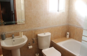 medium_16225_lovely_three_bedroom_townhouse_with_private_garage_and_large_communal_pool_160924111120_sr1346_(4)
