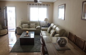 medium_16225_lovely_three_bedroom_townhouse_with_private_garage_and_large_communal_pool_160924111120_sr1346_(7)