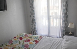 medium_16225_lovely_three_bedroom_townhouse_with_private_garage_and_large_communal_pool_160924111120_sr1376_taggart_(1)