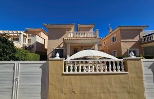 200-3597, Three Bedroom, Detcahed Villa In Royal Park, Los Altos.