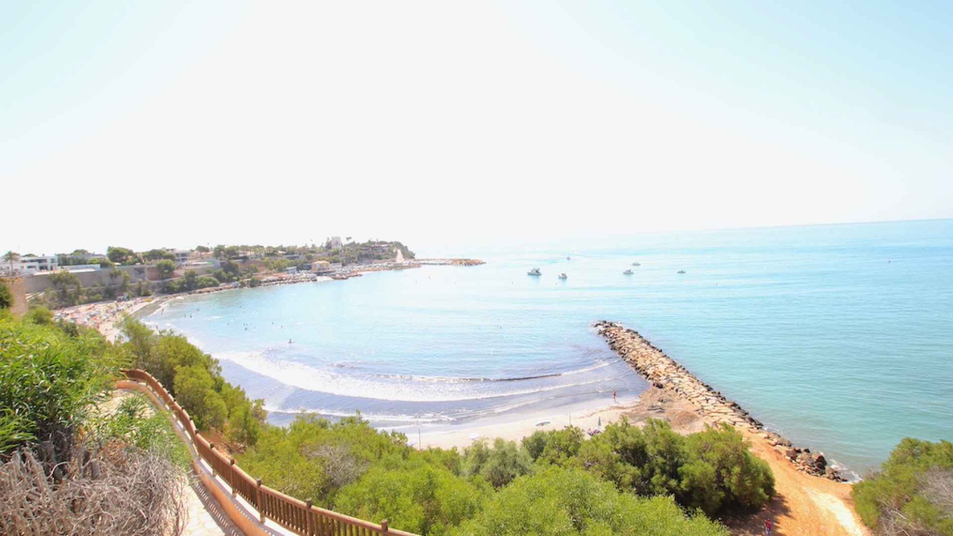 48620_fabulous_2_bed_coastal_apartment_central_location_211024142520_47337_charming_mediterranean_style_townhouse_sea_views_201021113842_1