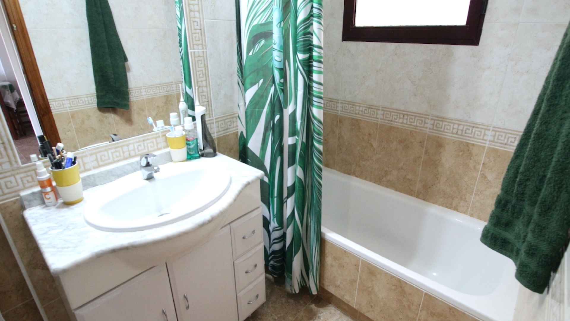 48620_fabulous_2_bed_coastal_apartment_central_location_211024142521_img_5814