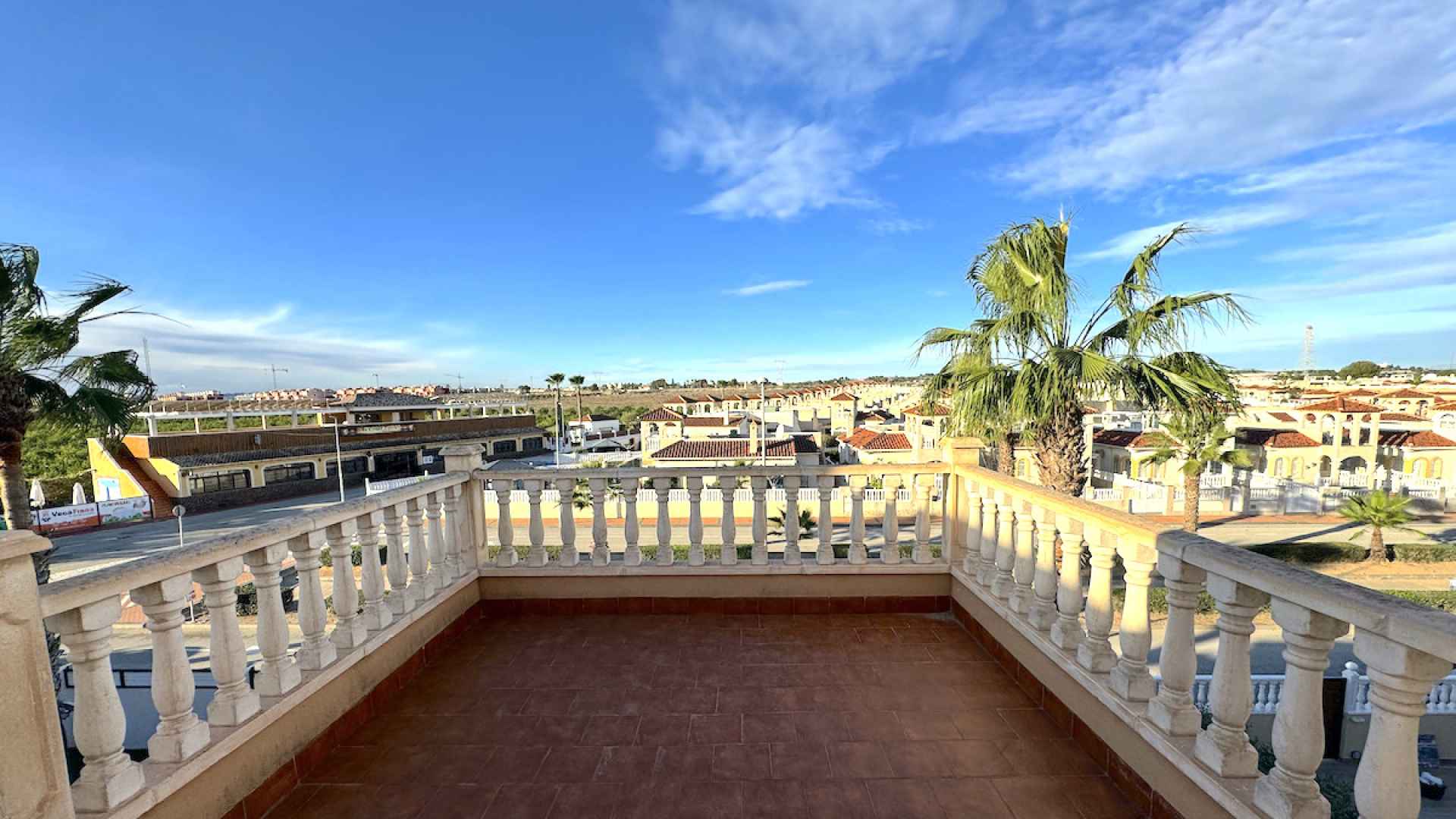 48739_spacious_2_bedroom_villa_with_great_outdoor_space_101224071246_img_7169