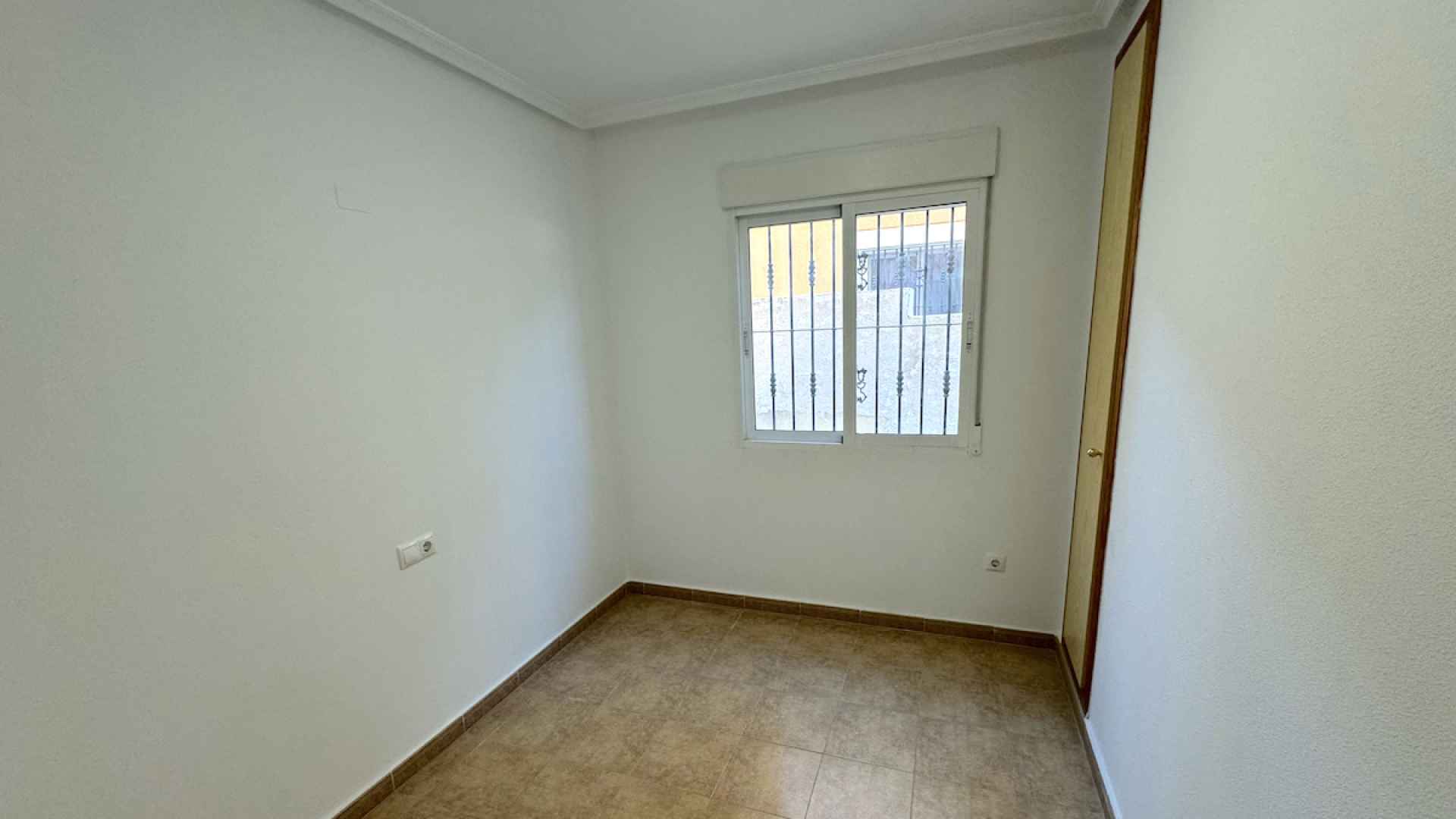48739_spacious_2_bedroom_villa_with_great_outdoor_space_101224071248_img_7183
