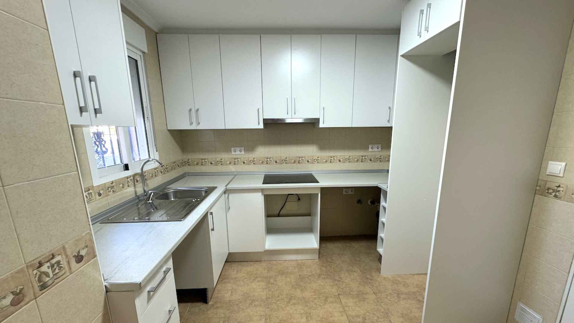 48739_spacious_2_bedroom_villa_with_great_outdoor_space_101224071249_img_7182