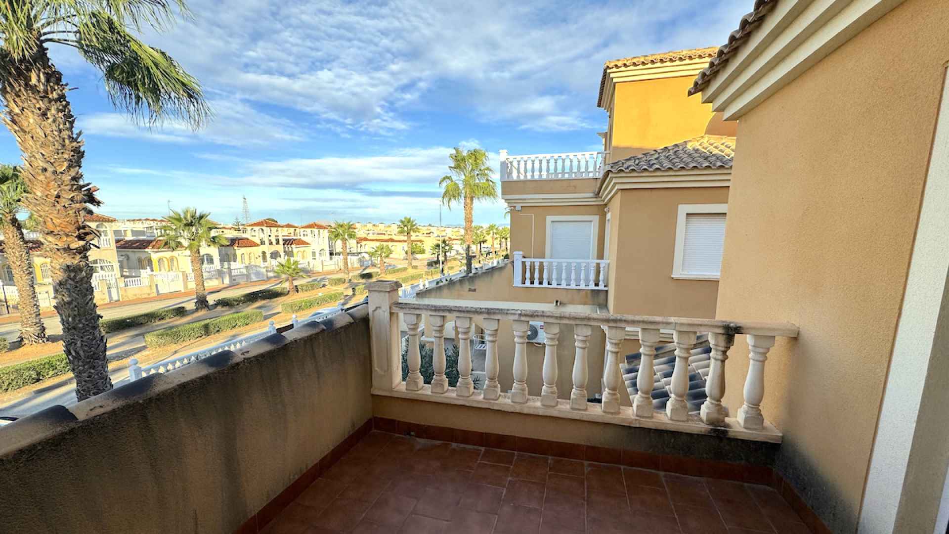 48739_spacious_2_bedroom_villa_with_great_outdoor_space_101224071250_img_7177