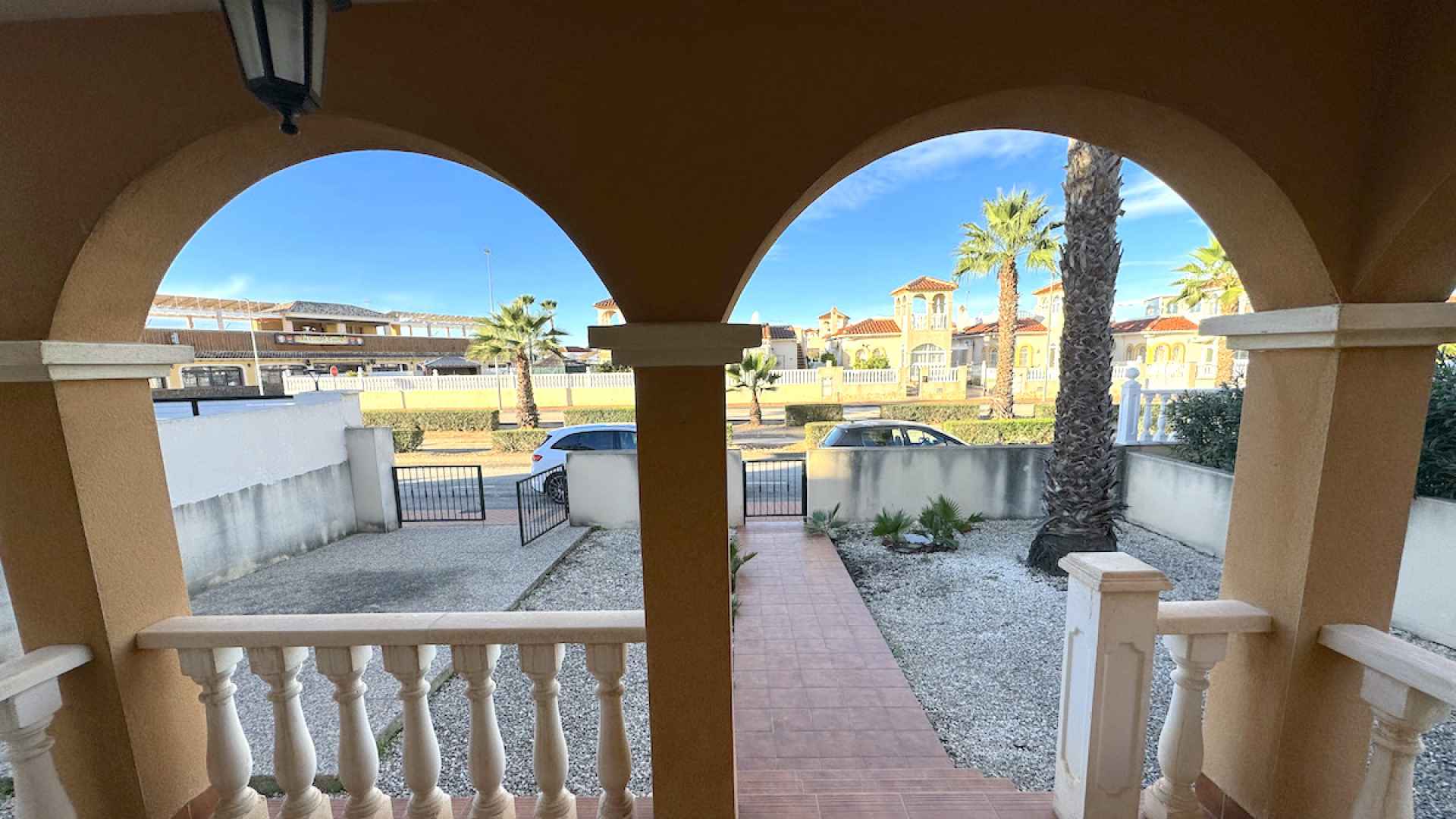 48739_spacious_2_bedroom_villa_with_great_outdoor_space_101224071250_img_7190