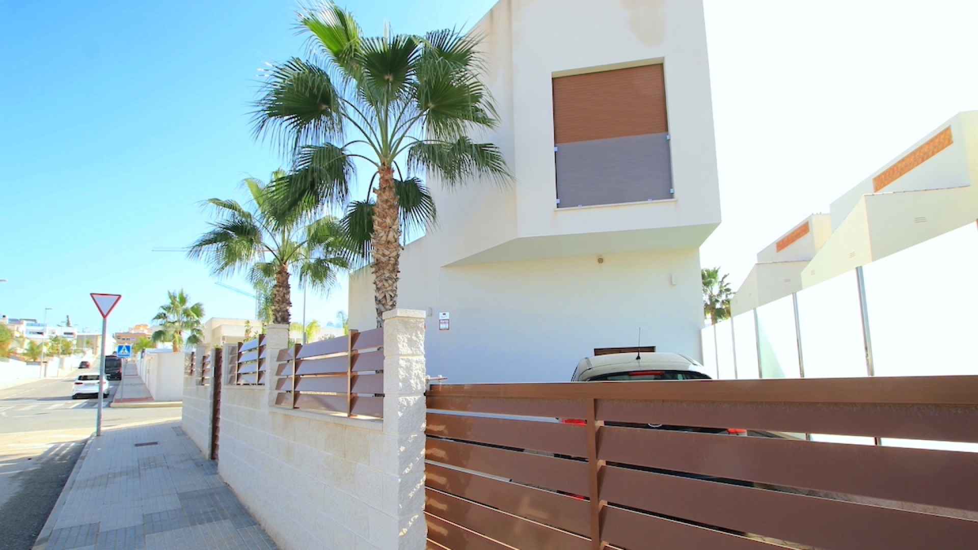 48673_stunning_3_bedroom_villa_with_designer_interior_041124164126_img_6406
