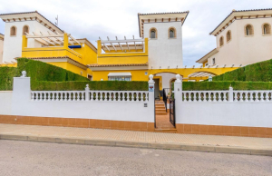 200-3951, Five Bedroom Detached Villa In Los Altos.