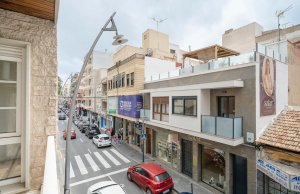 200-4017, Five Bedroom, 1st Floor Apartment In Central Torrevieja.