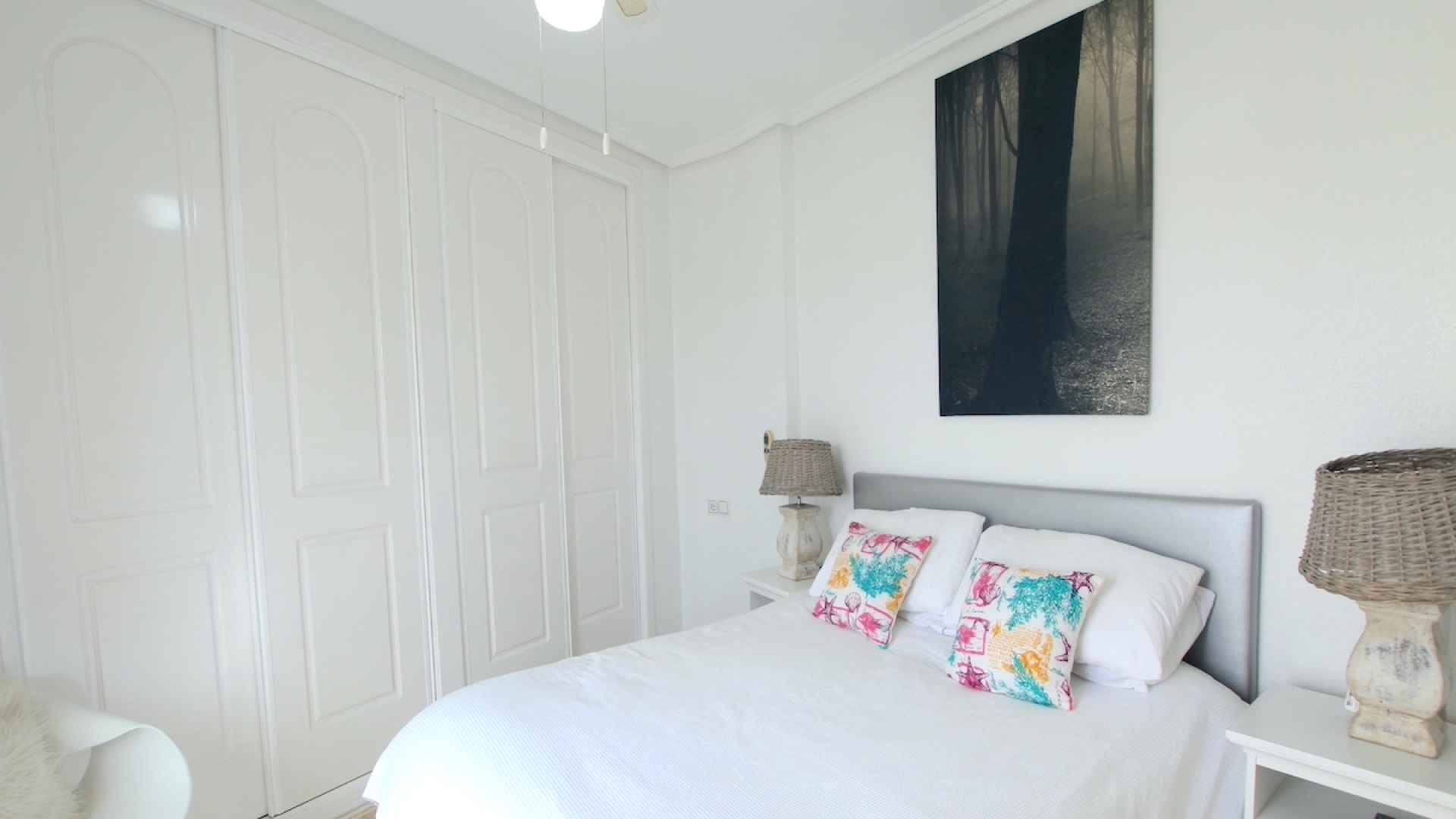 48899_stylish_3_bedroom_end_townhouse_in_a_sought_after_location_100425143812_img_1526