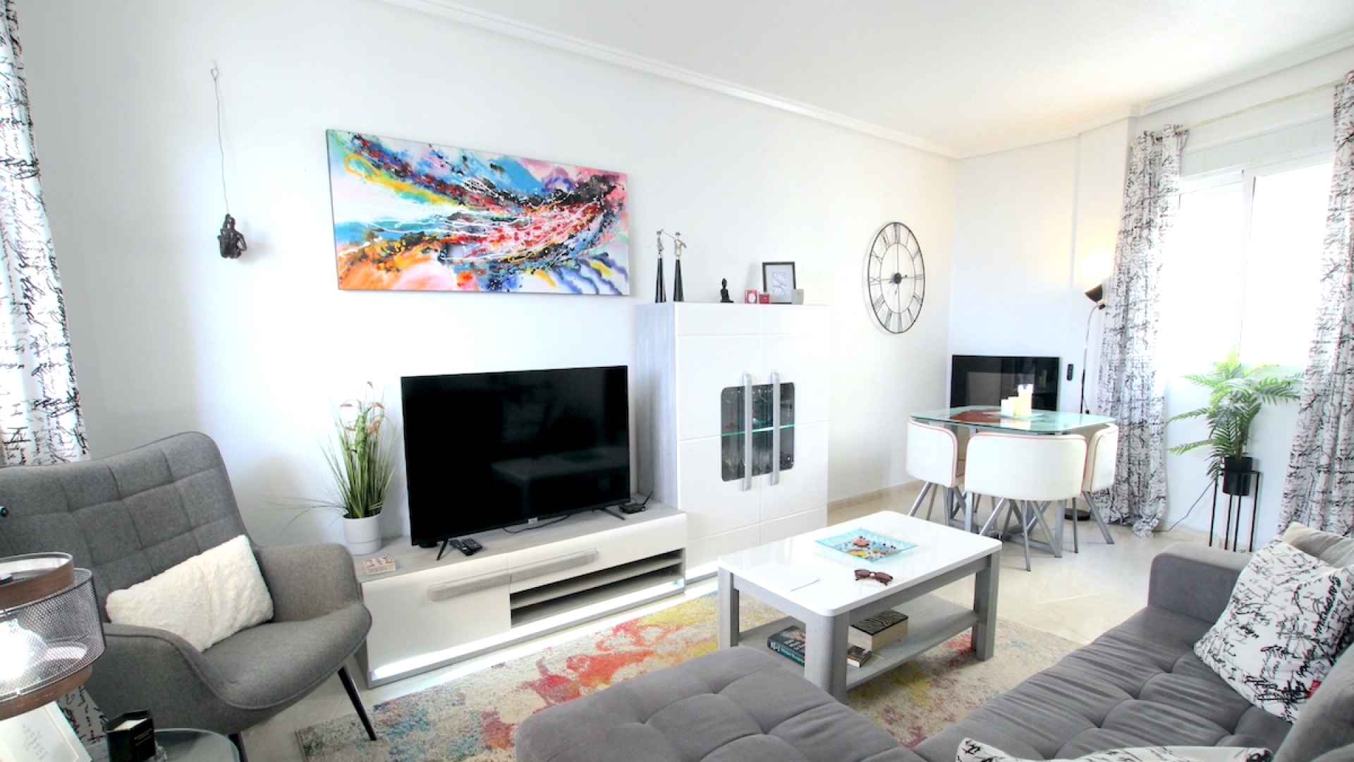 48899_stylish_3_bedroom_end_townhouse_in_a_sought_after_location_100425143817_img_1540