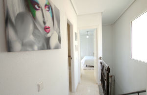 48899_stylish_3_bedroom_end_townhouse_in_a_sought_after_location_100425143812_img_1504