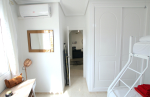 48899_stylish_3_bedroom_end_townhouse_in_a_sought_after_location_100425143812_img_1565
